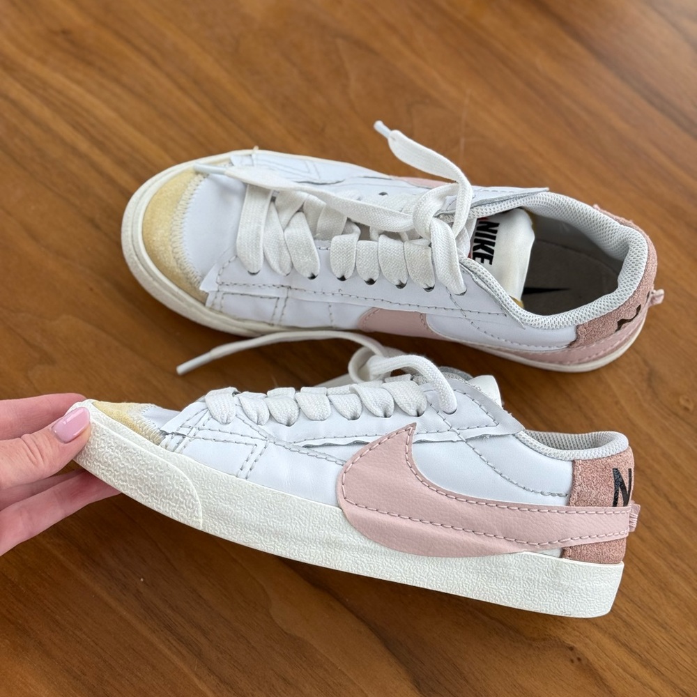 Nike Blazer Low ’77 Sneakers – White/Pink, Size 7.5